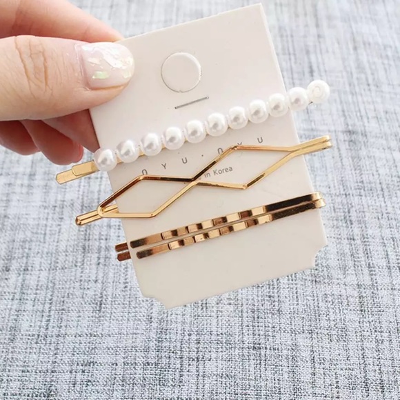 Urban Outfitters Accessories - 3/$30 💛 Metal Pearl 4pc Bobby Pin Hair Clip